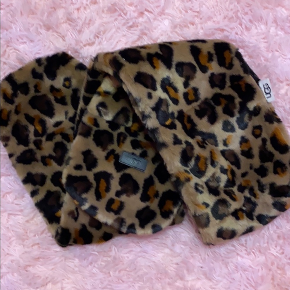 UGG Scarf